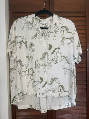 Horse covered m linen button down shirt